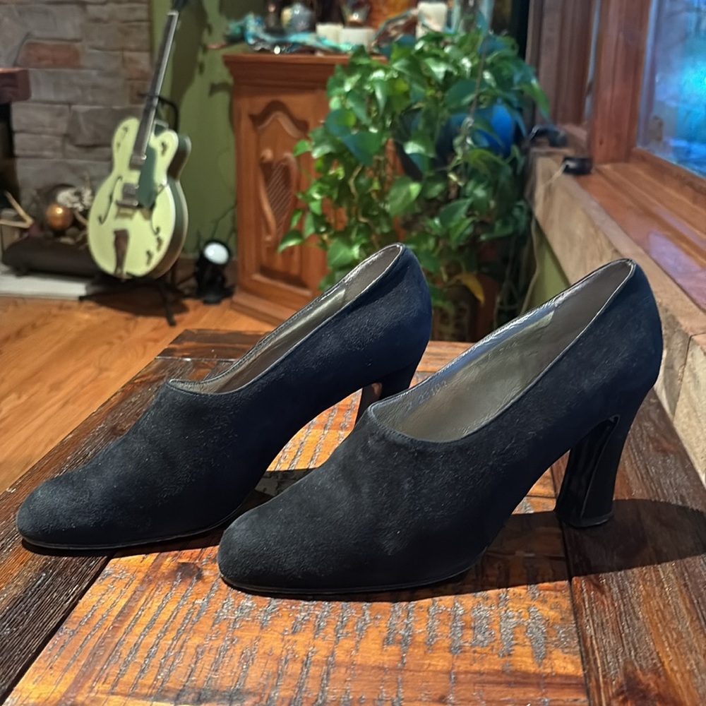 Rare VTG Carel Paris Black Suede Pumps Gold leather lined French luxury Sz 7